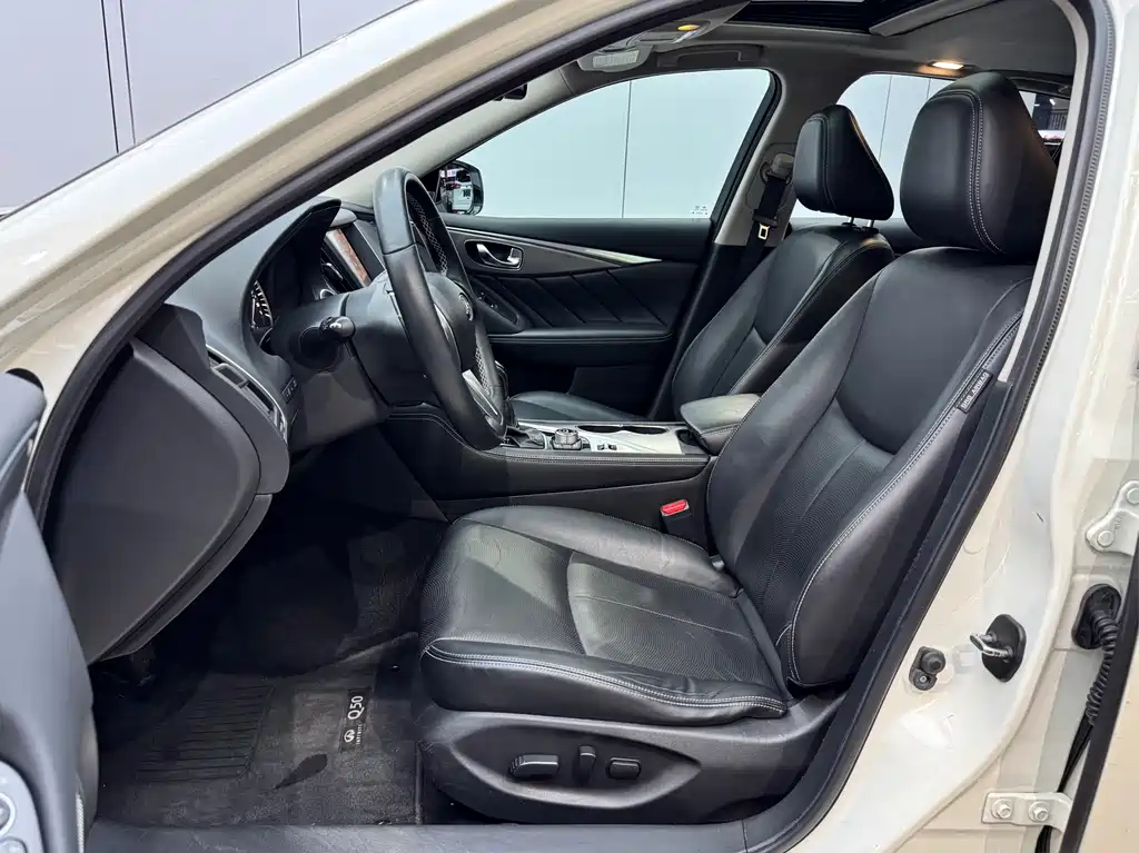 INFINITI Q50L