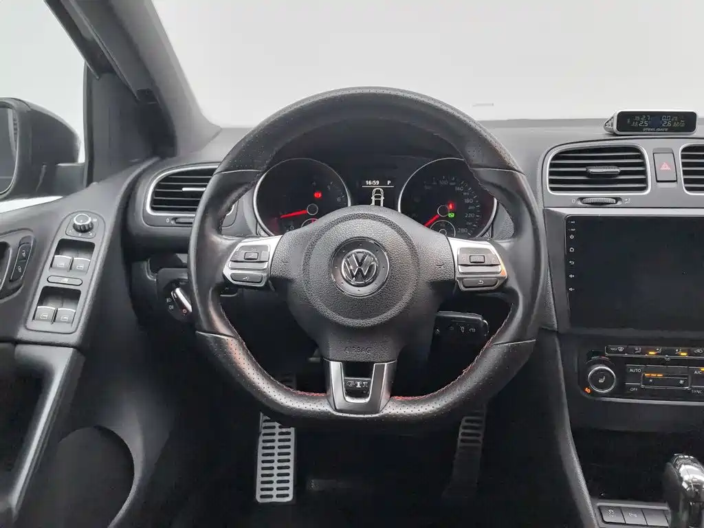 Volkswagen Golf GTI — миниатюра 11