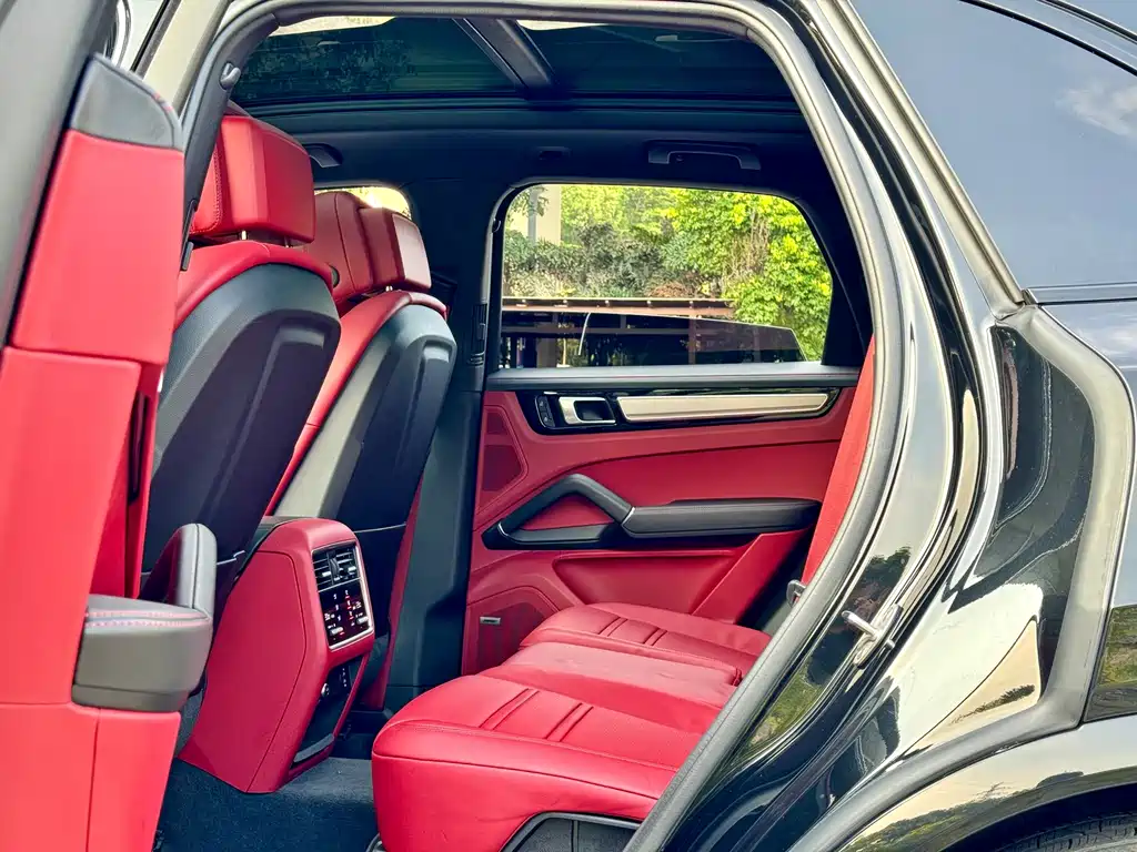 Porsche Cayenne — миниатюра 7