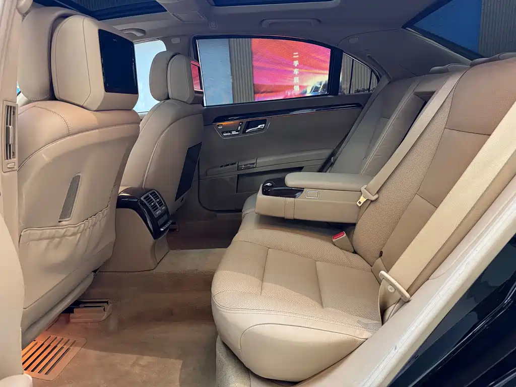 Mercedes-Benz S-Class — миниатюра 13