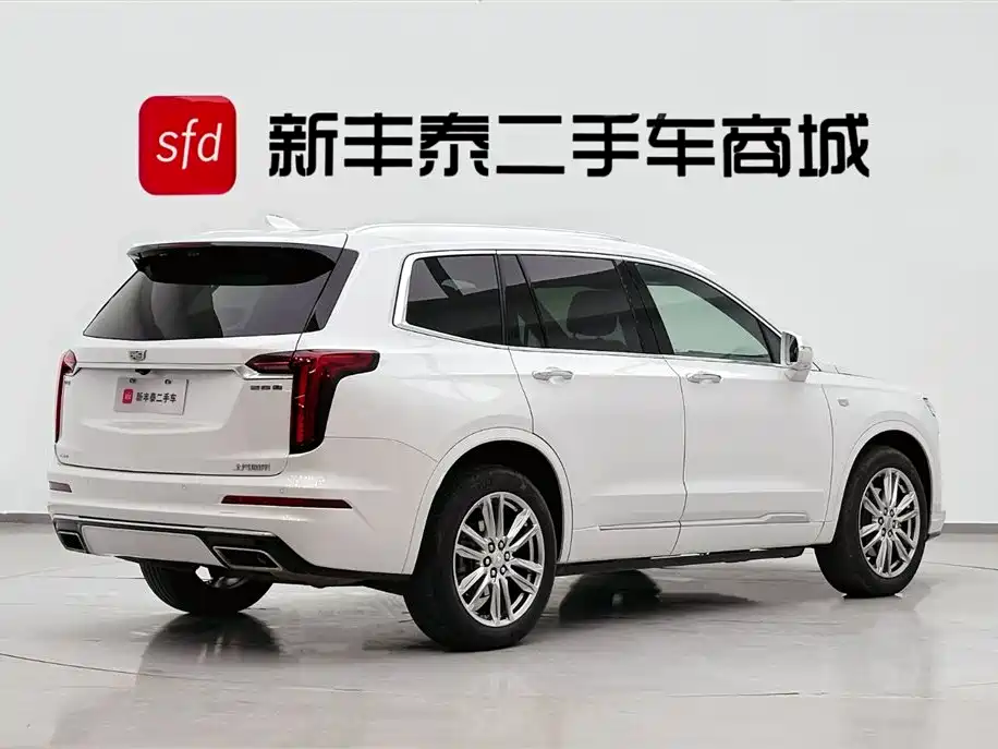 CADILLAC XT6