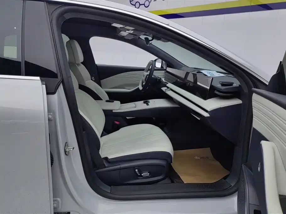 GEELY GALAXY GALAXY E8