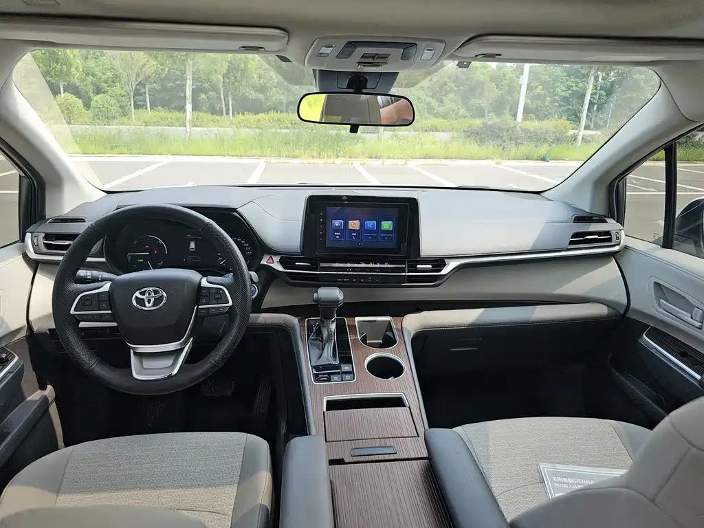Toyota Sienna — миниатюра 5