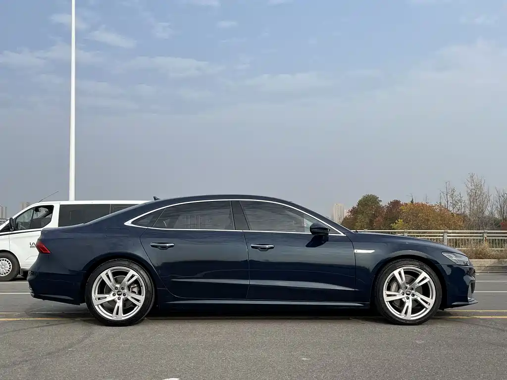 AUDI A7L