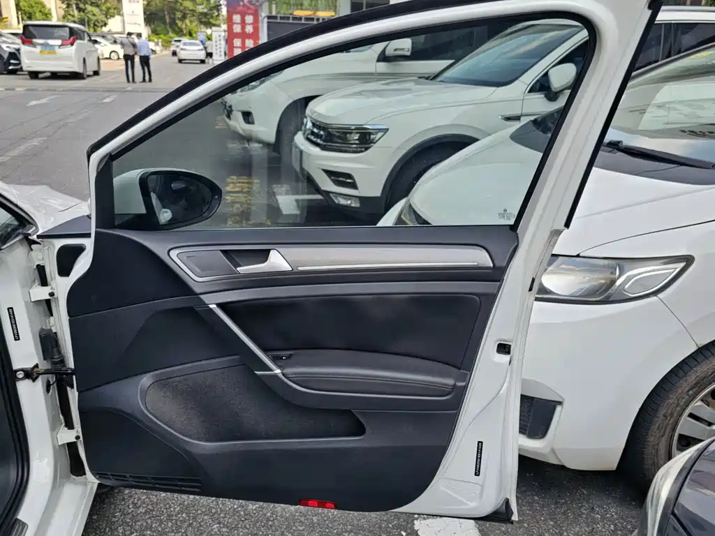 Volkswagen Golf — миниатюра 20