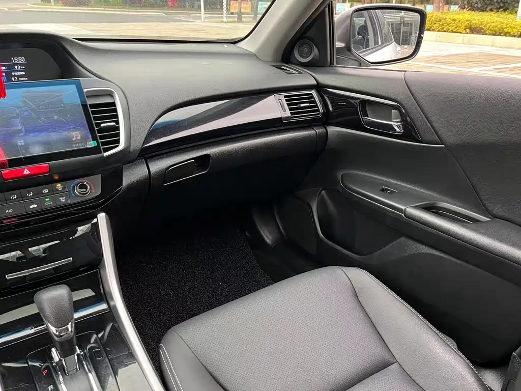 Honda Accord — миниатюра 13