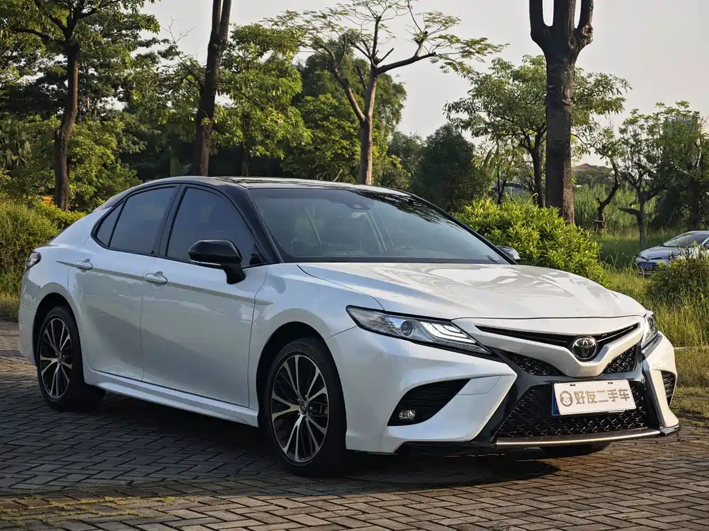 Toyota Camry — миниатюра 3