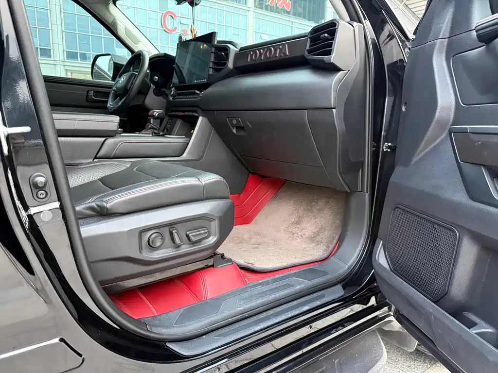 Toyota Sequoia — миниатюра 7