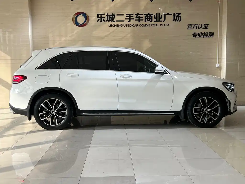 MERCEDES-BENZ GLC