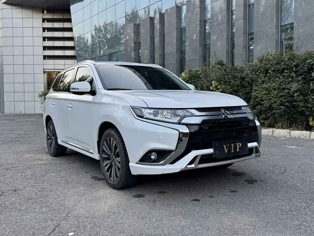 Mitsubishi Outlander — миниатюра 2