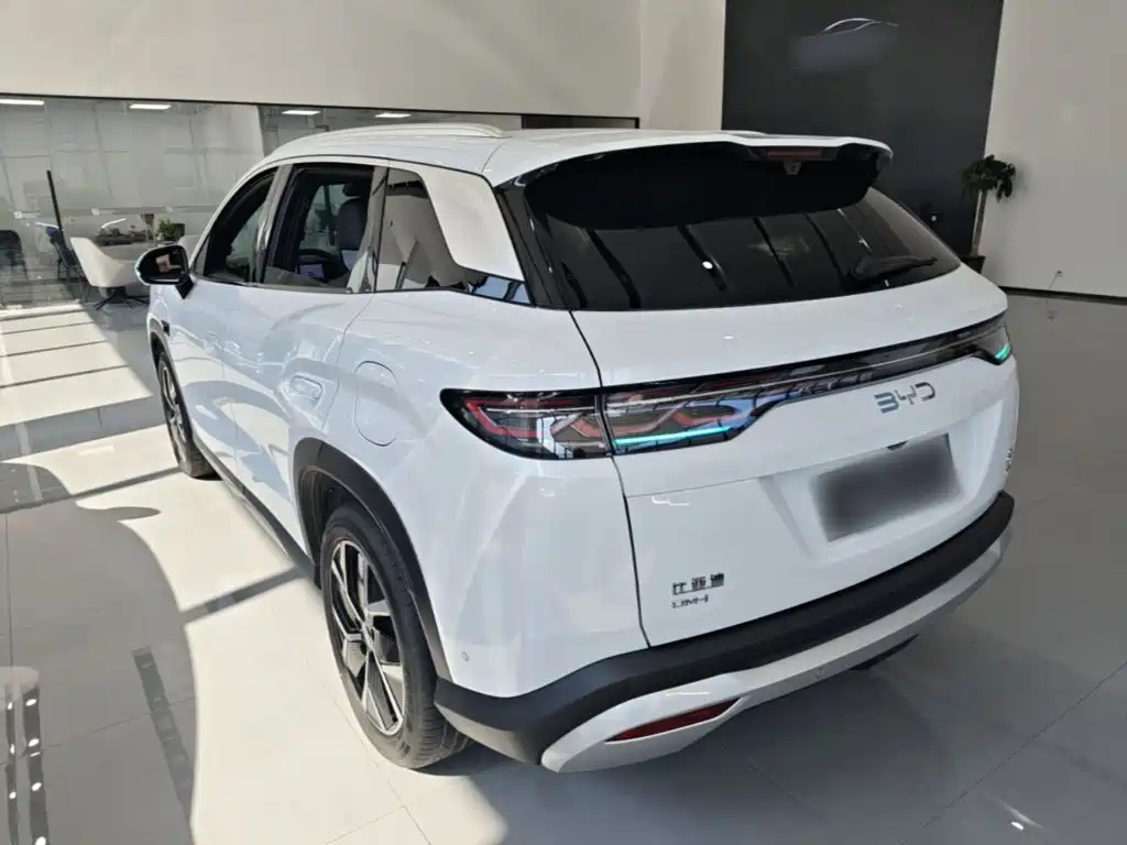 Заказать BYD L DM-i 2026 года за 2 667 819 ₽  из Китая