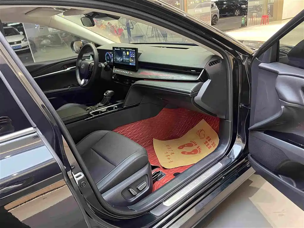 Toyota Camry — миниатюра 17