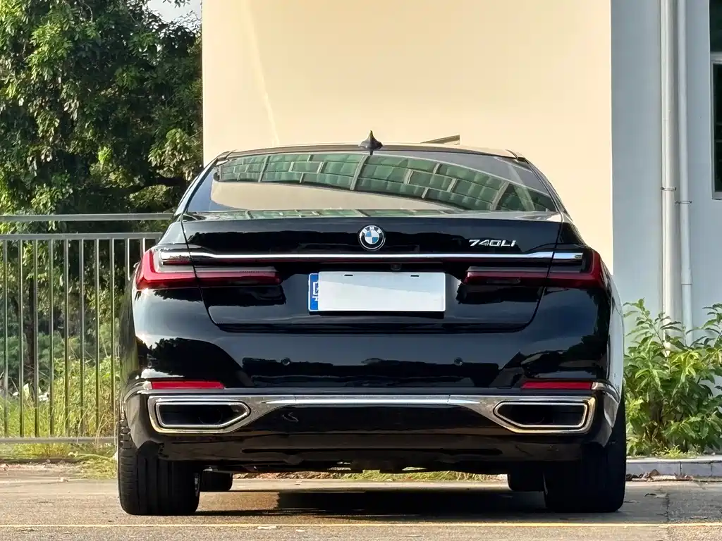BMW 7 Series — миниатюра 25