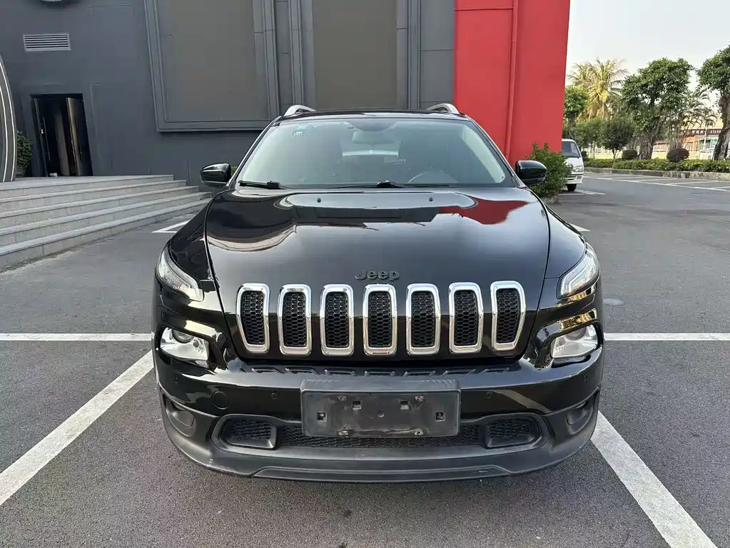Jeep Cherokee — миниатюра 2