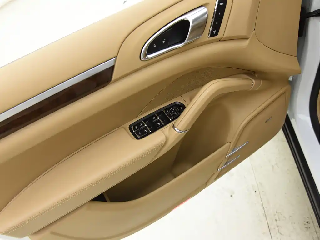 Porsche Cayenne — миниатюра 11
