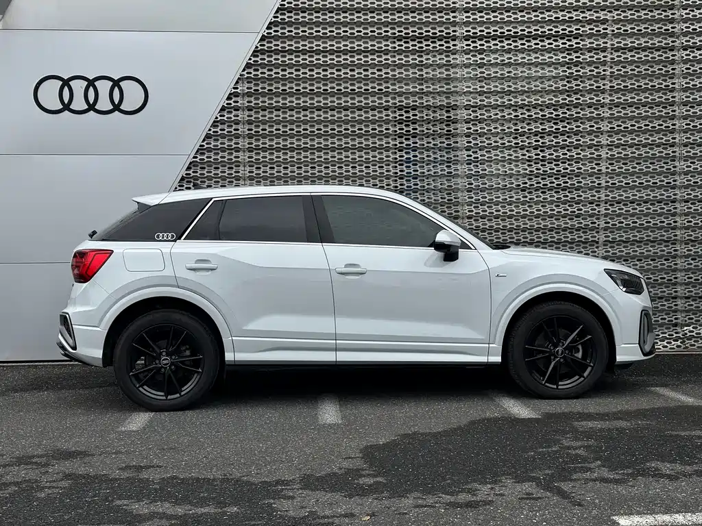 Audi Q2L — миниатюра 3
