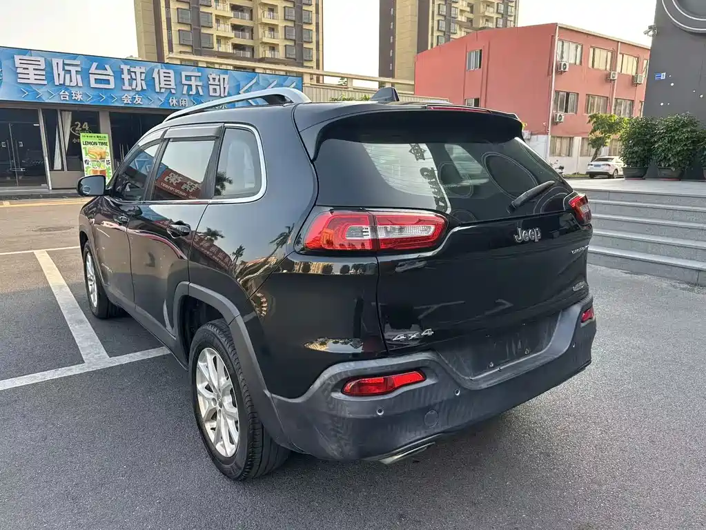 Jeep Cherokee — миниатюра 5