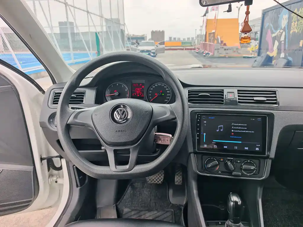 Volkswagen Santana — миниатюра 12