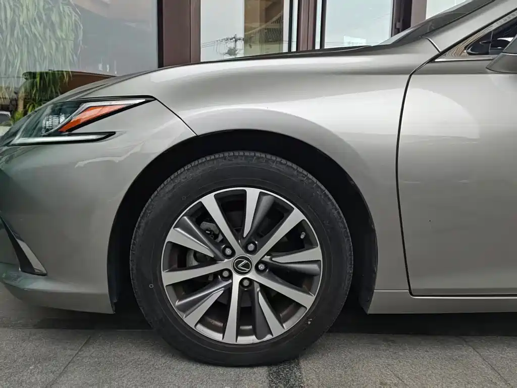 Lexus ES — миниатюра 4