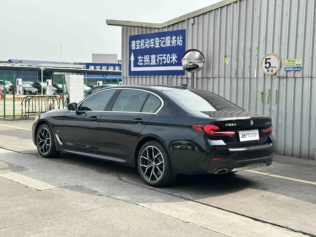 BMW 5 Series — миниатюра 4