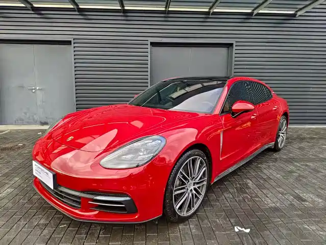 PORSCHE PANAMERA
