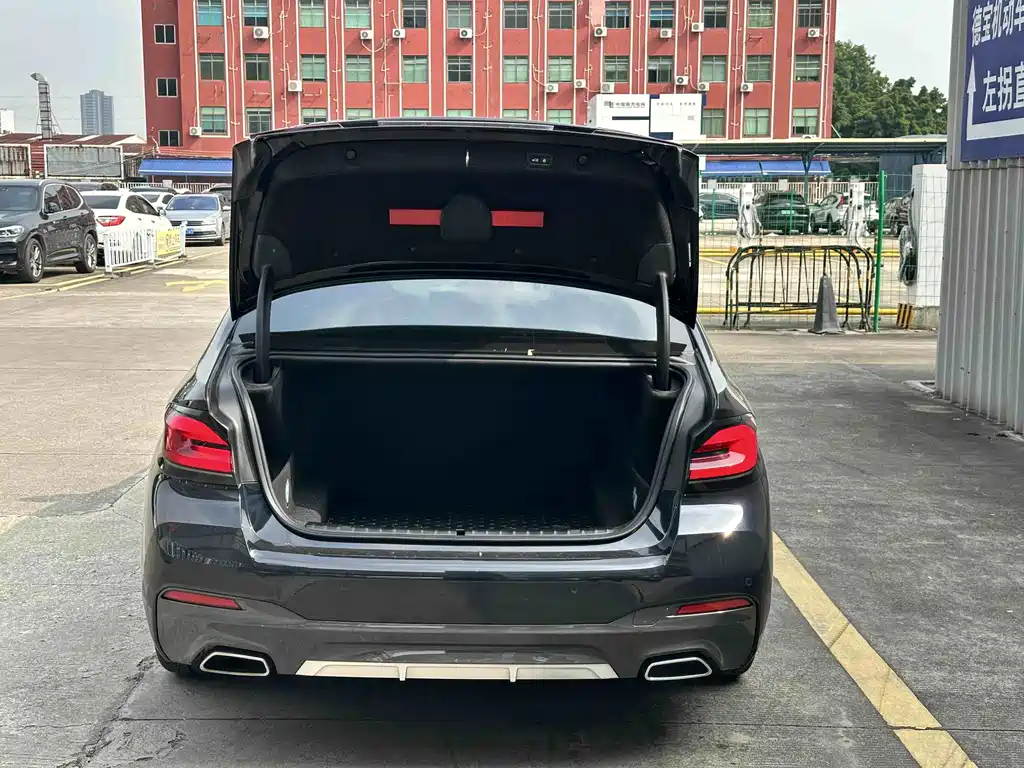 BMW 5 Series — миниатюра 16