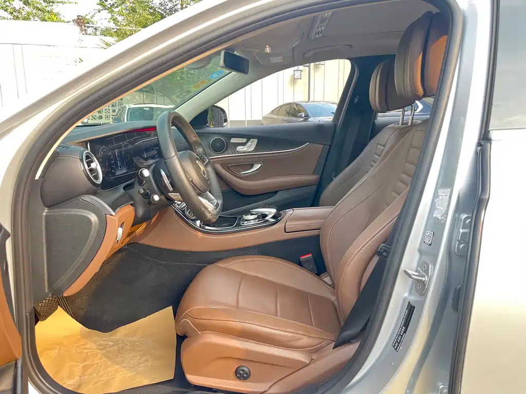 Mercedes-Benz E-Class — миниатюра 13