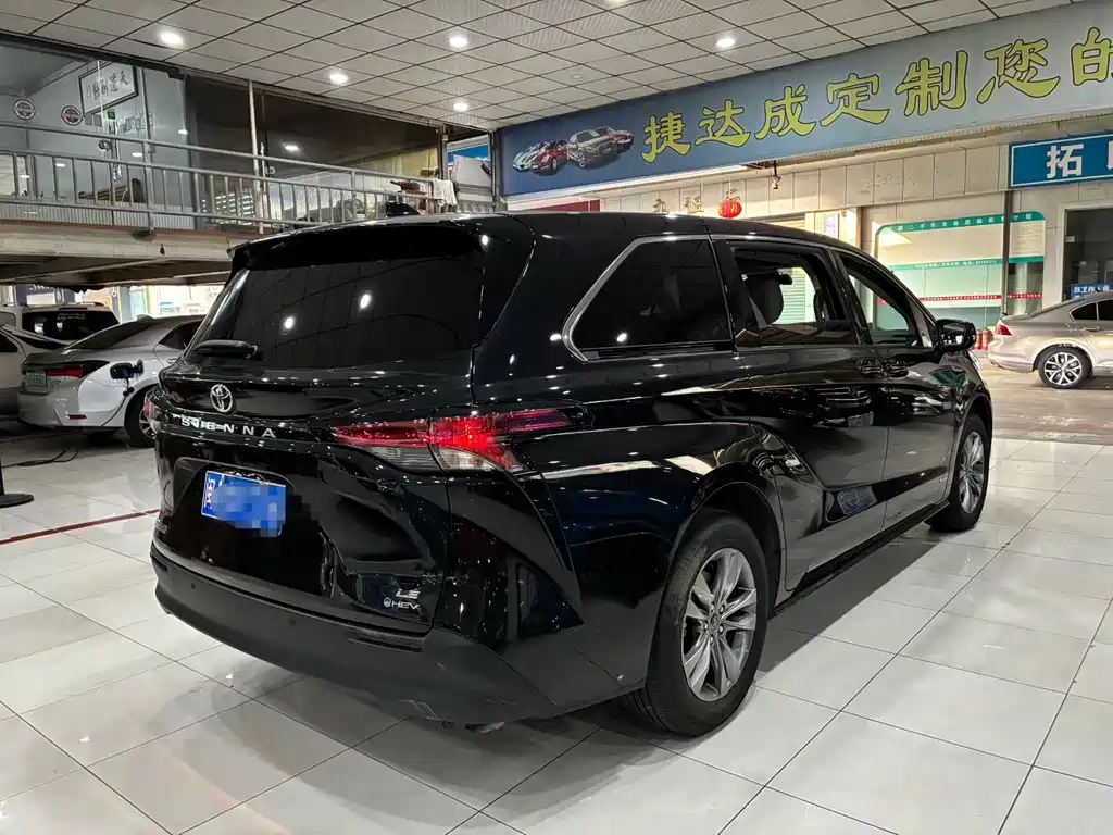 Toyota Sienna — миниатюра 7