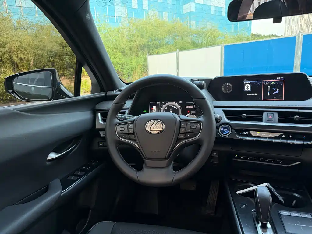 Lexus UX New Energy — миниатюра 7