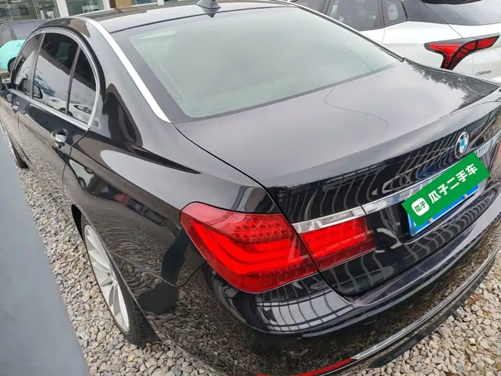 BMW 7 Series — миниатюра 5