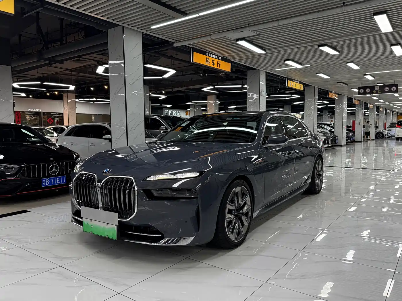 宝马i7 2023款 eDrive50L 尊享M运动套装 2023