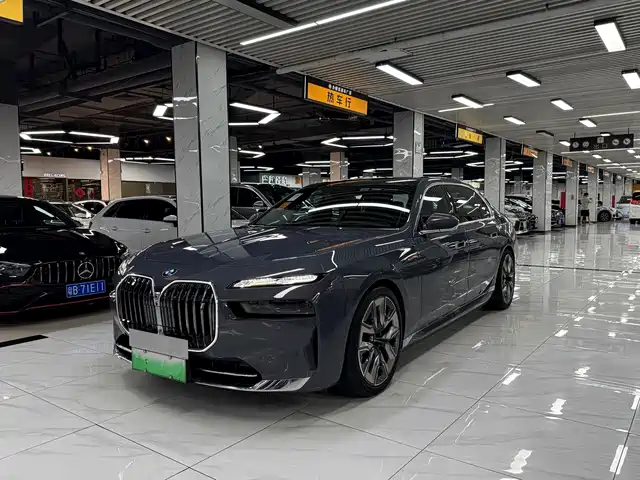 2023 BMW i7