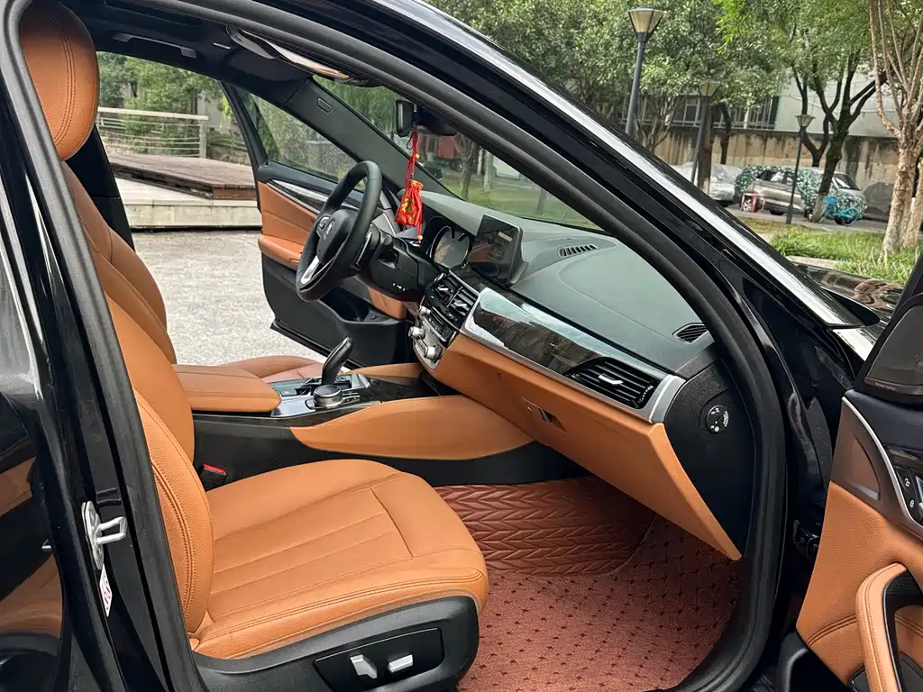BMW 5 Series — миниатюра 14