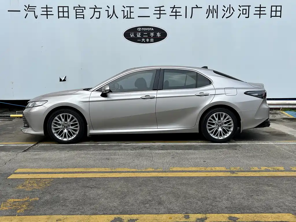 Toyota Camry — миниатюра 4