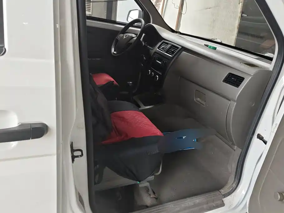 Wuling Rongguang V — миниатюра 8