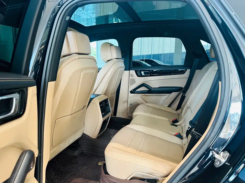 Porsche Cayenne — миниатюра 5