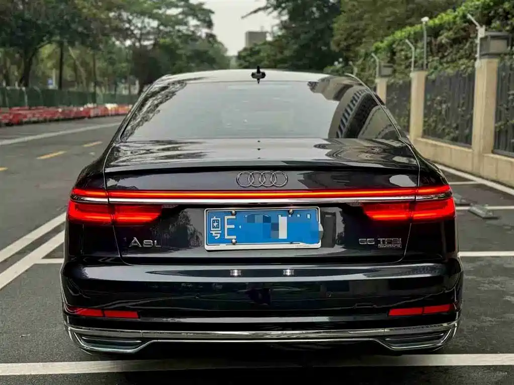 AUDI A8