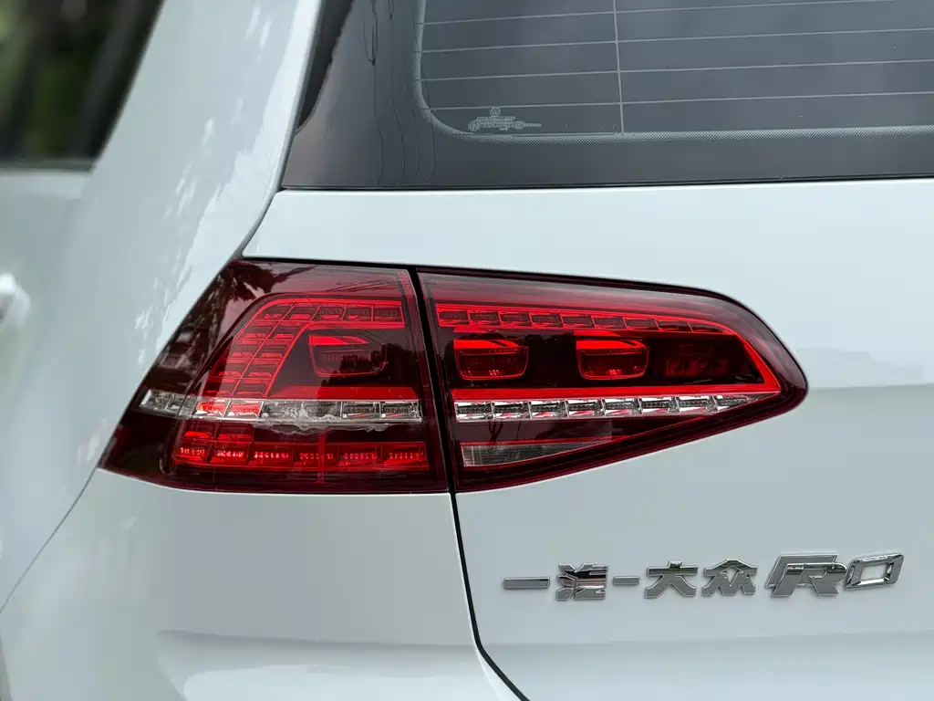Volkswagen Golf 2017 230TSI AT Luxury