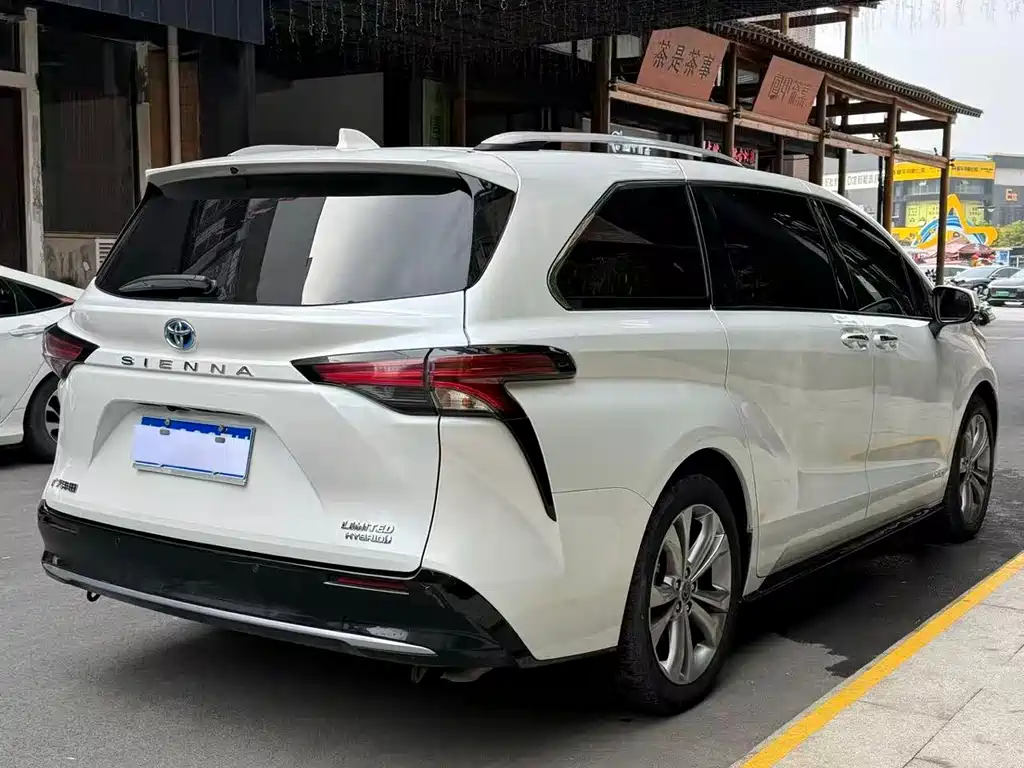 TOYOTA SIENNA