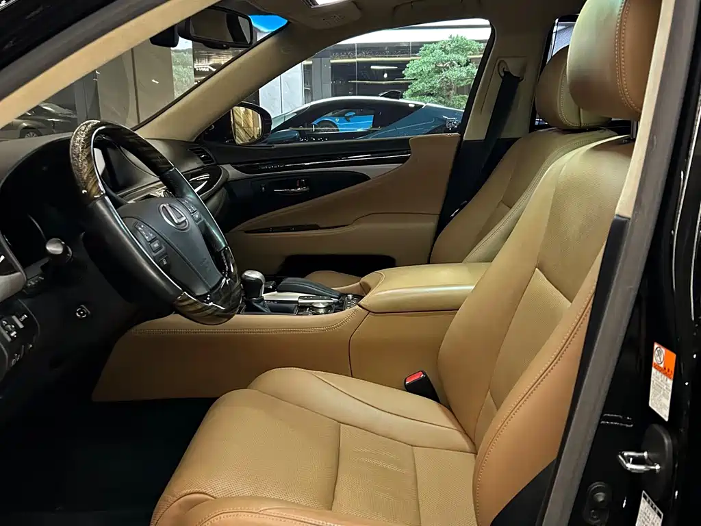 Lexus LS 2016 460L