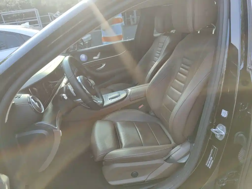 Mercedes-Benz E-Class — миниатюра 11