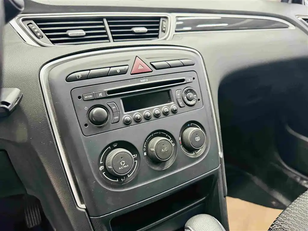 Peugeot 308 — миниатюра 15