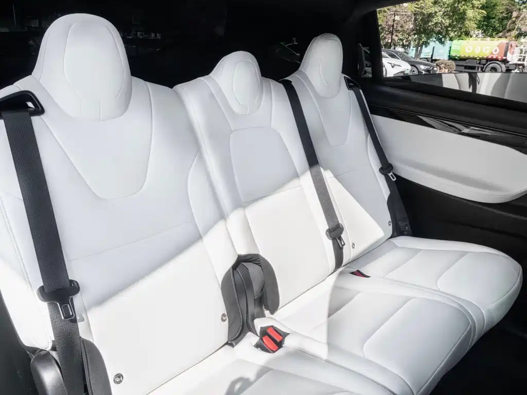 Tesla Model X — миниатюра 14