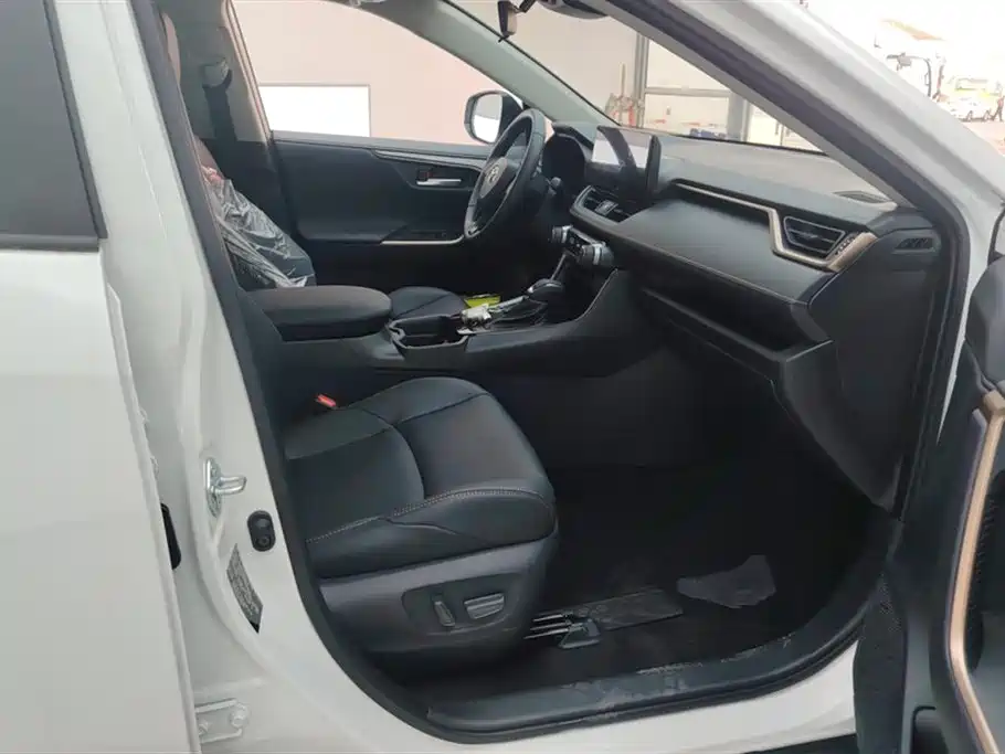 Toyota Wildlander 2024 2.5L E-CVT Luxury PLUS