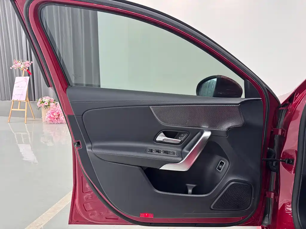 Mercedes-Benz A-Class — миниатюра 12