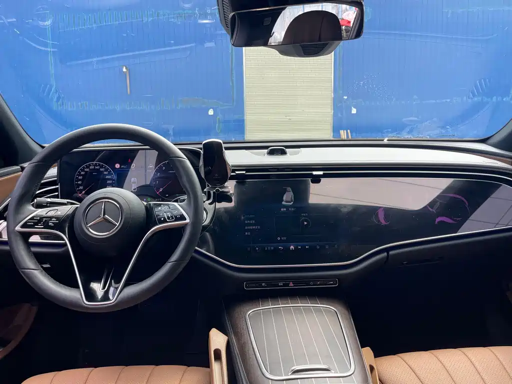 Mercedes-Benz E-Class — миниатюра 8