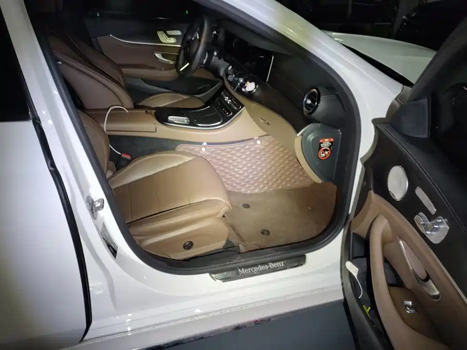 Mercedes-Benz E-Class — миниатюра 8