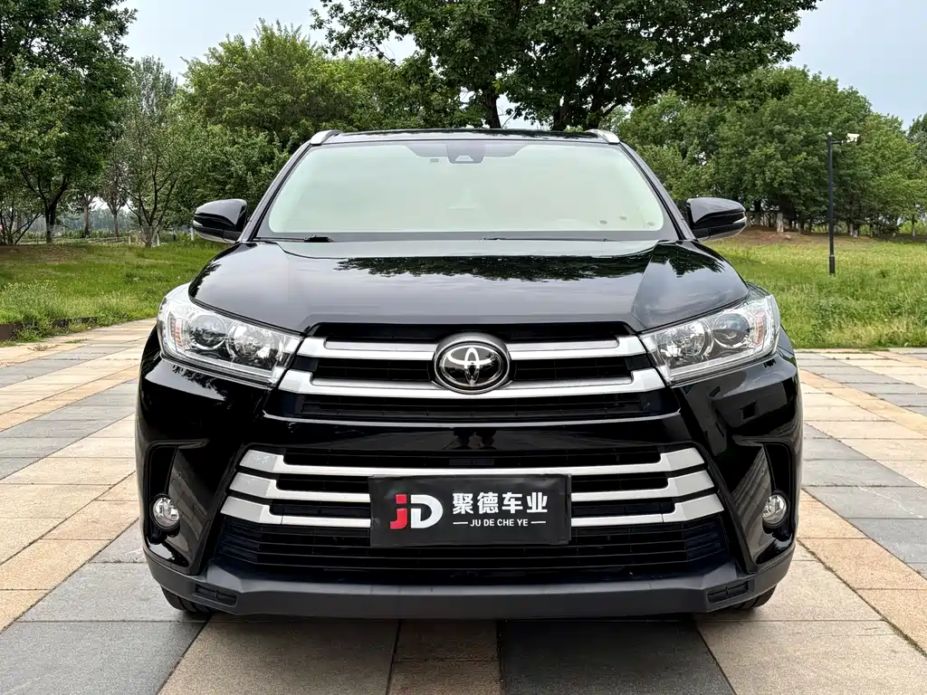 Toyota Highlander 2021 2.0T Luxury 7 мест
