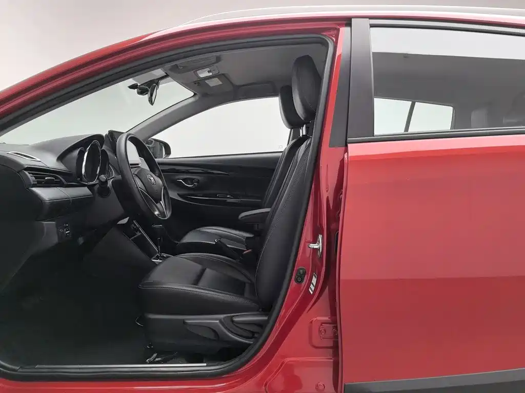 Toyota Yaris L — миниатюра 10