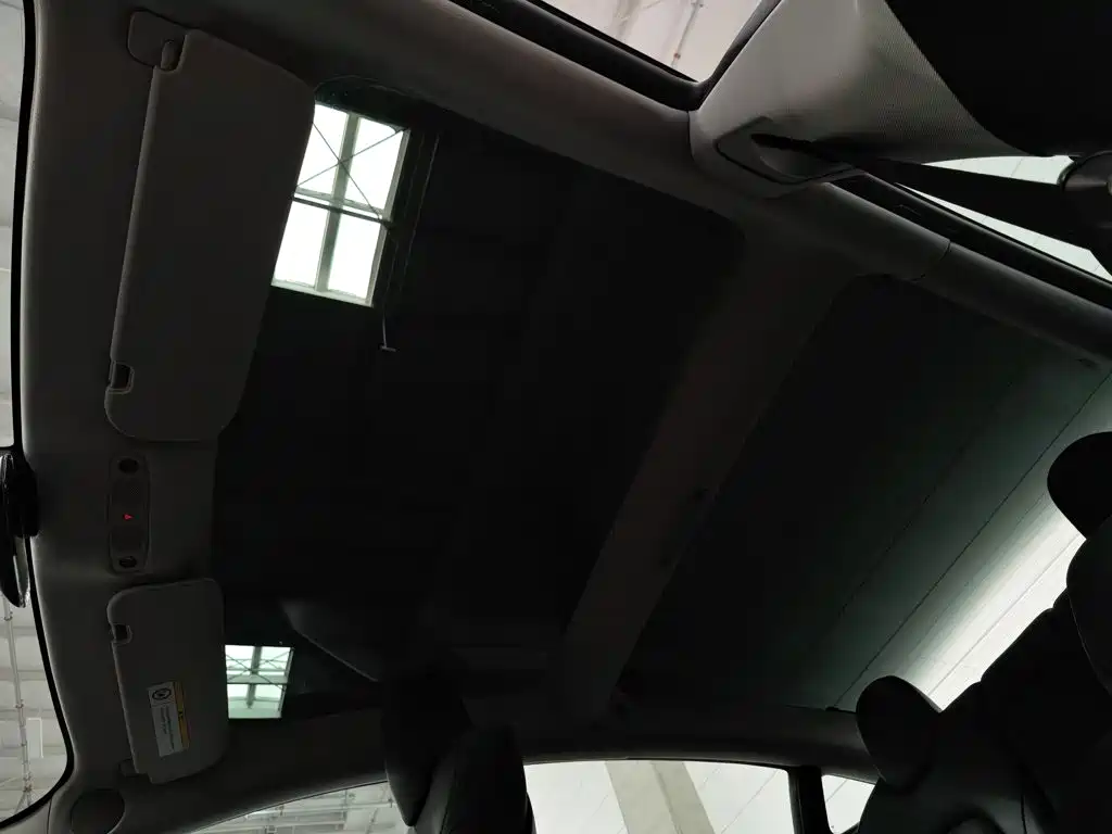 Tesla Model 3 — миниатюра 14